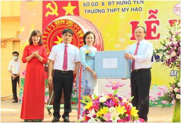 THƯỜNG TRỰC TỈNH ỦY DỰ LỄ KHAI GIẢNG NĂM HỌC 2020 – 2021