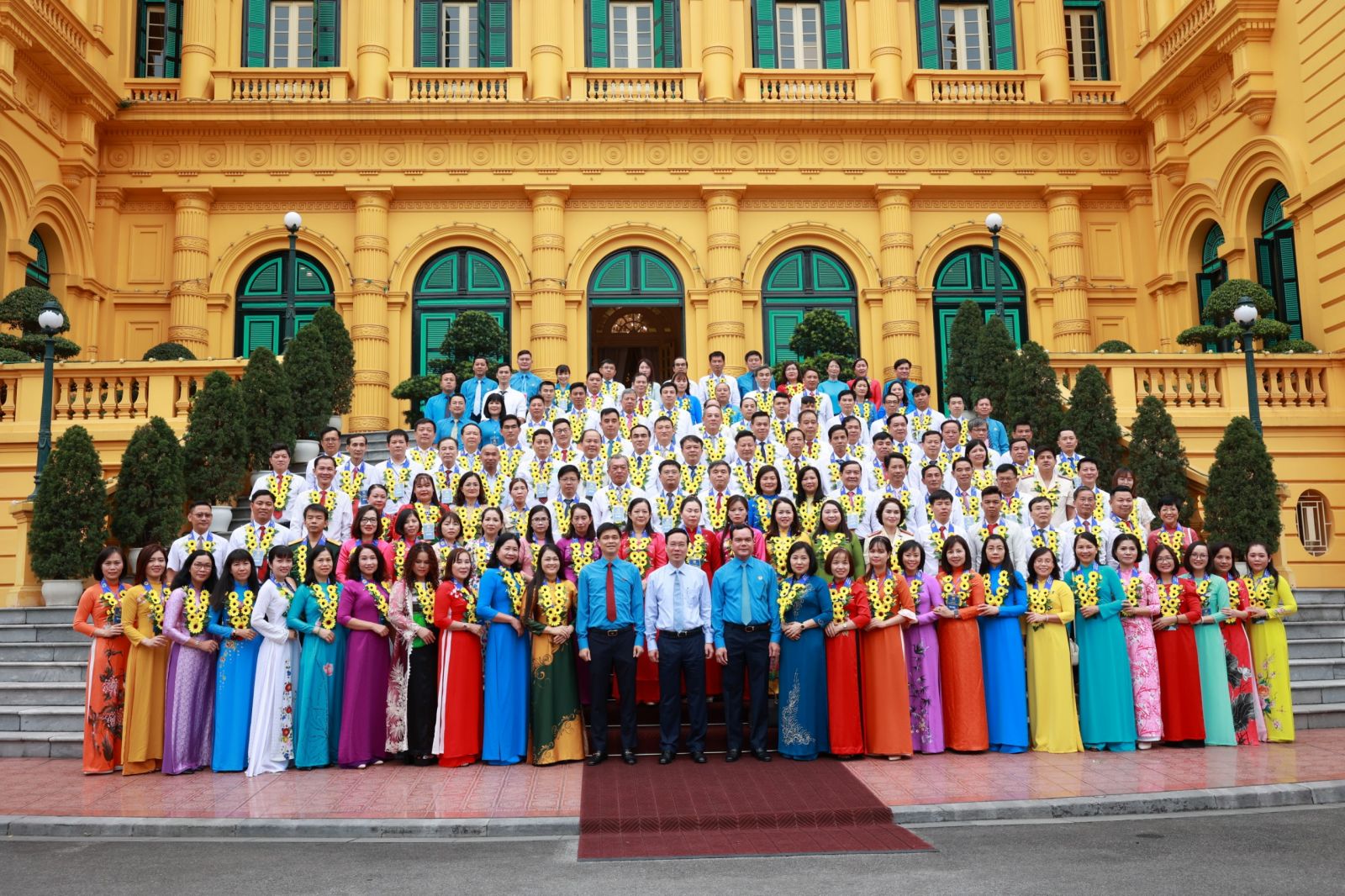 Tổng Liên đoàn Lao động Việt Nam biểu dương, khen thưởng cho 133 tập thể, cá nhân điển hình tiên tiến trong học tập và làm theo Bác