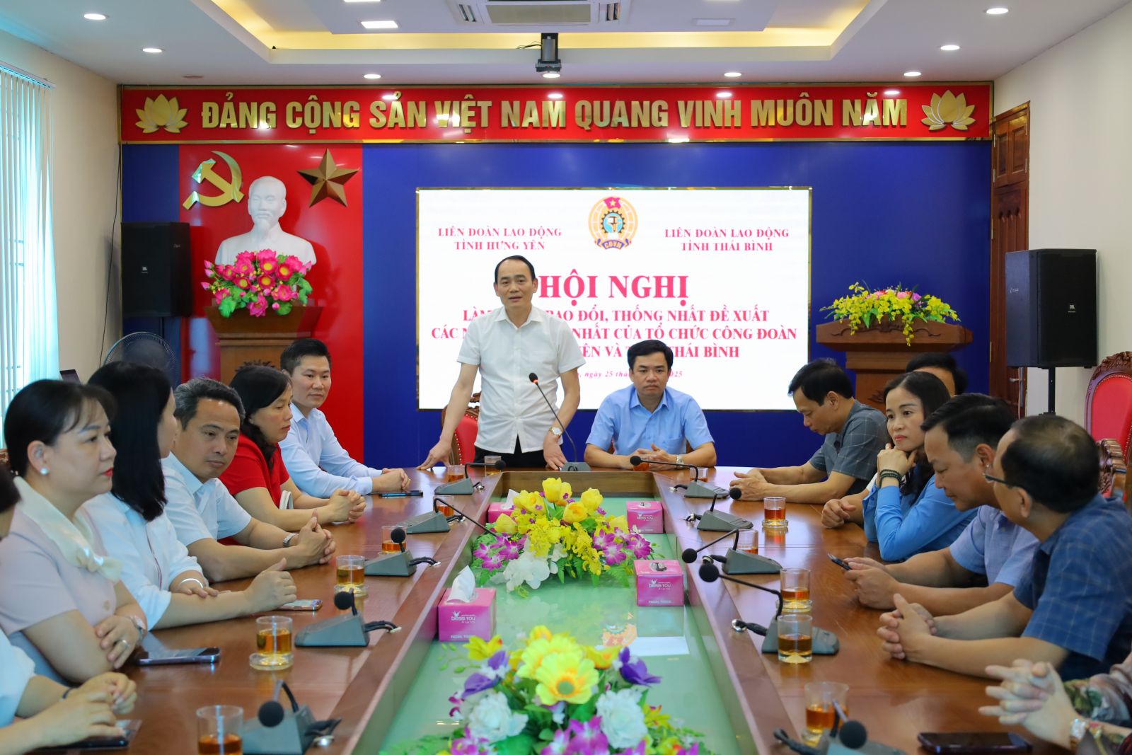 Hội nghị làm việc với LĐLĐ tỉnh Thái Bình về việc đề xuất nhiệm vụ thực hiện hợp nhất tỉnh Hưng Yên và Thái Bình 